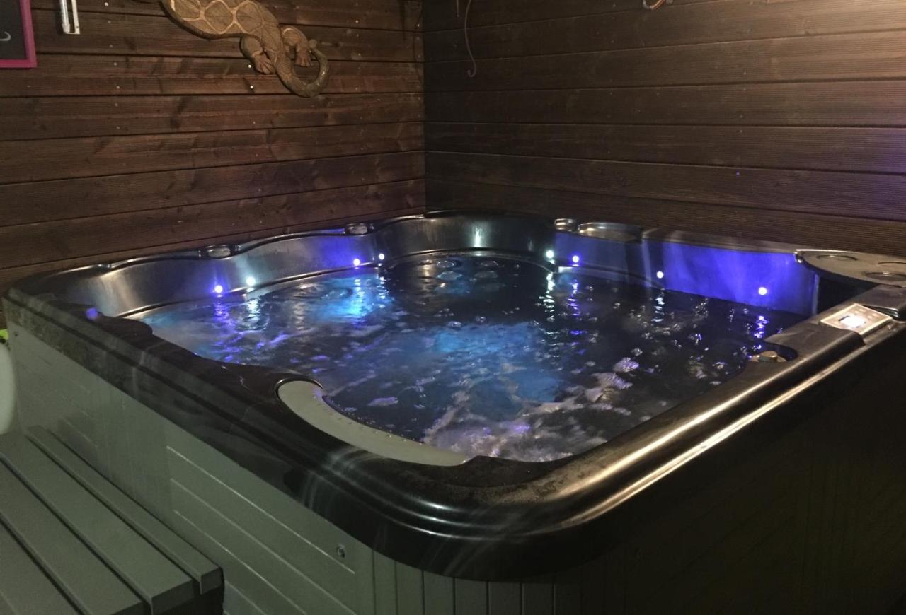 Séjour avec SPA **** sous le soleil ou sous les étoiles Vauvert Exterior foto